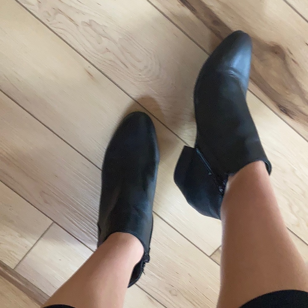 Women’s booties size 8